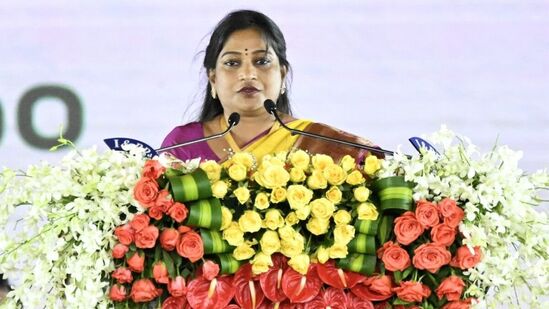 విజయవాడ నుంచి పశ్చిమగోదావరి జిల్లా పెంటపాడు మండలం అల్లంపురం వెళ్తుండగా ఈ ప్రమాదం చోటుచేసుకుంది.&nbsp;