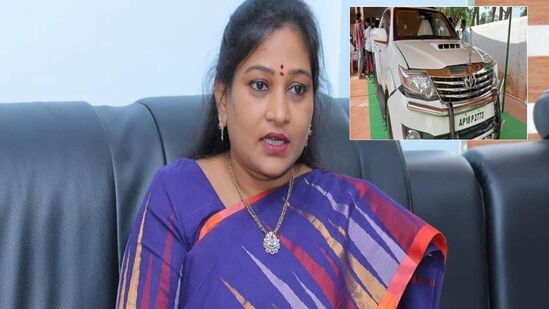 హోంమంత్రి అనిత కాన్వాయ్ లోని ఎస్కార్ట్ వాహనానికి బైకు అడ్డురావడంతో ఒక్కసారిగా బ్రేక్ వేశారు. దీంతో అనిత ప్రయాణిస్తున్న కారు ఎస్కార్ వాహనాన్ని ఢీకొట్టింది.&nbsp;