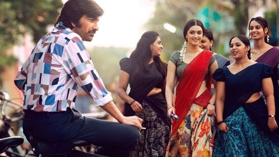 మిస్టర్ బచ్చన్ చిత్రం 1980ల బ్యాక్‍డ్రాప్‍లో తెరకెక్కింది. ఓ బడా పారిశ్రామికవేత్తపై ఐటీ రైడ్ స్టోరీతో వచ్చింది. బాలీవుడ్ మూవీ రైడ్‍కు రీమేక్‍గా రూపొందింది. మిస్టర్ బచ్చన్ సినిమా ట్రైలర్‌కు మంచి రెస్పాన్స్ వచ్చింది. ఈ చిత్రం ఆగస్టు 15న విడుదల కానుంది. ఆగస్టు 14 ప్రీమియర్ షోలు ఉండనున్నాయి.