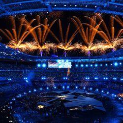 <p>Paris Olympics 2024 Closing Ceremony: స్టార్ సింగర్ యూల్ట్ పర్ఫామ్ చేస్తుండగా.. కళ్లు మిరుమిట్లుగొలిపే బాణసంచా, కలర్ ఫుల్‌గా కనిపిస్తున్న స్టేడియం.</p>