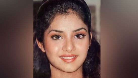 1990లో సినీ రంగుల ప్రపంచంలోకి ప్రవేశించి కేవలం మూడేళ్లలో వివిధ భాషల్లో డజన్ల కొద్దీ చిత్రాల్లో నటించిన దివ్య భారతి మరణవార్త విని ఎంతోమంది దిగ్భ్రాంతికి గురయ్యారు. 19 ఏళ్ల యువ నటి మృతి పట్ల భారతీయ సినీ పరిశ్రమ సంతాపం తెలిపింది.&nbsp;