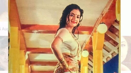 90వ దశకంలోని ప్రముఖ నటి, దివ్య భారతి సన్నిహితురాలు ఆయేషా జుల్కా ఓ ఇంటర్వ్యూలో ఆమె మరణం గురించి షాకింగ్ విషయాలు వెల్లడించారు. తన మరణం గురించి దివ్యకు ముందే తెలుసని ఆయేషా తెలిపింది.&nbsp;