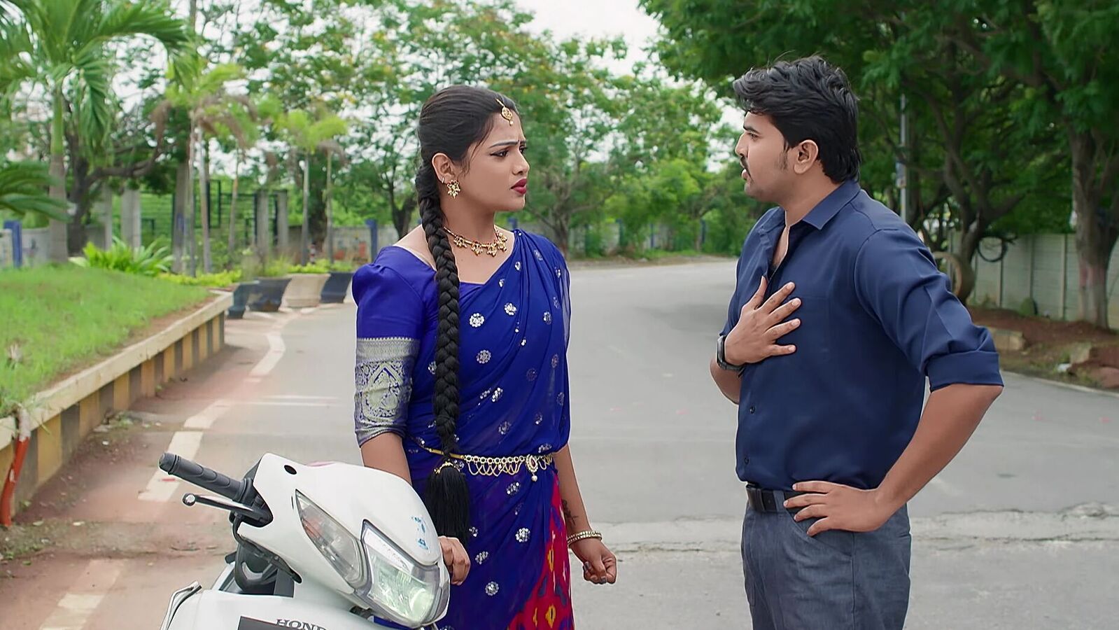 Guppedantha Manasu August 13th Episode: శైలేంద్ర ప్ర‌స్టేష‌న్ పీక్స్ - బావ కోసం స‌రోజ ఆరాటం - వ‌సును ఆట‌ప‌ట్టించిన రిషి