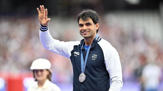 Neeraj Chopra Manu Bhaker: ఒలింపిక్స్ లో ఇండియా పతాకాన్ని రెపరెపలాడించిన నీరజ్, మను ఇద్దరూ హర్యానాకు చెందినవాళ్లే. నీరజ్ టోక్యో ఒలింపిక్స్ లో గోల్డ్, పారిస్ లో సిల్వర్ సాధించగా.. మను ఒక్క ఒలింపిక్స్ లోనే రెండు మెడల్స్ గెలిచిన తొలి ఇండియన్ అథ్లెట్ గా నిలిచింది.