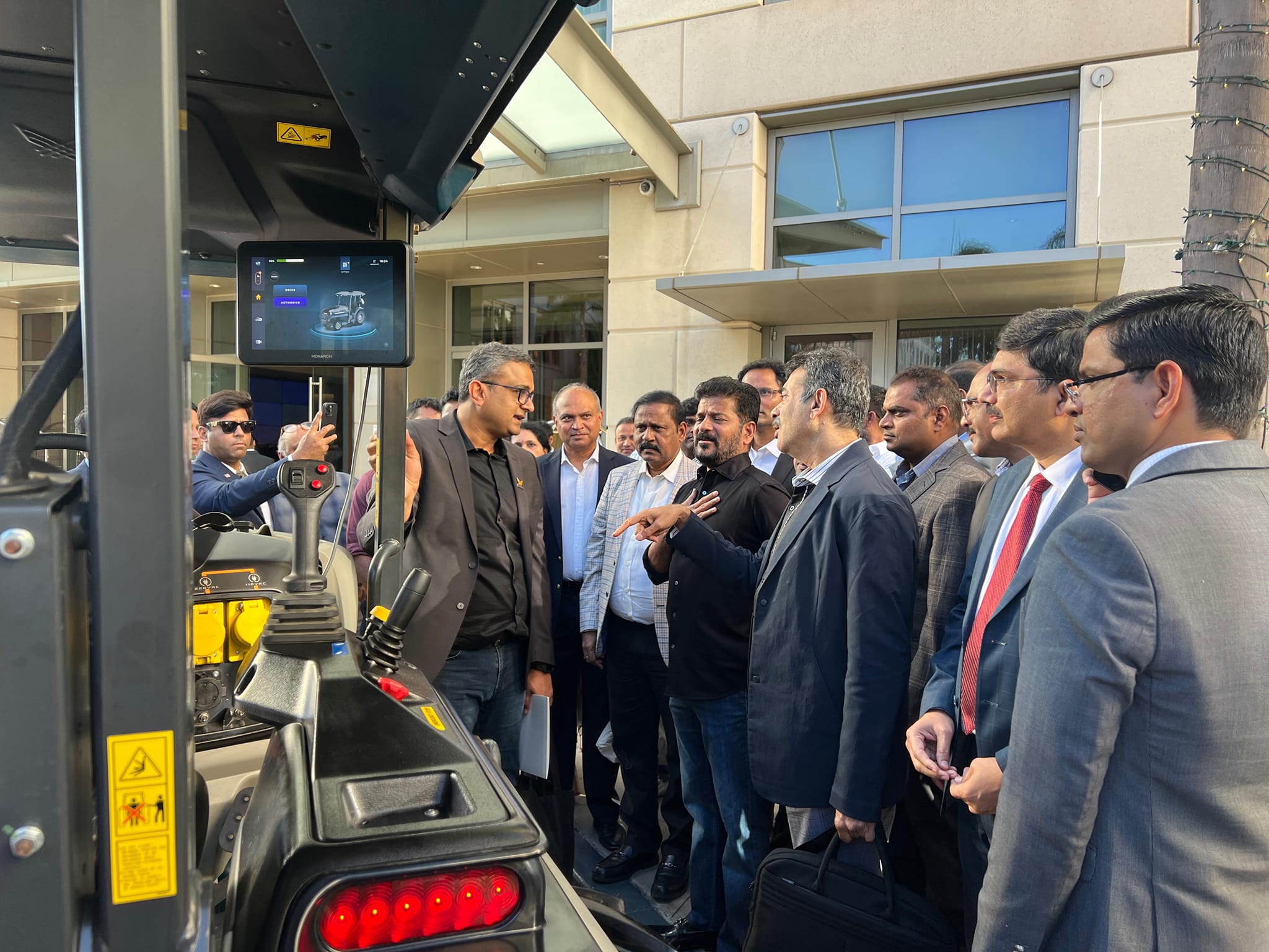 తెలంగాణలో పెట్టుబడులకు మోనార్క్ ట్రాక్టర్స్ ఆసక్తి