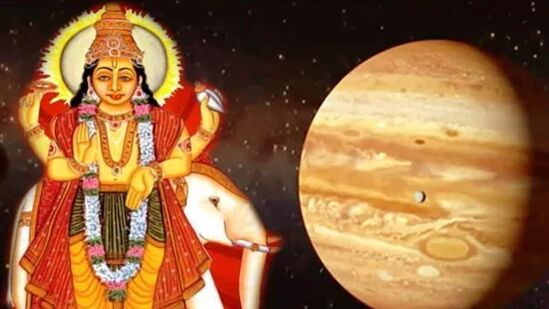 మృగశీర నక్షత్రంలో బృహస్పతి సంచారం వల్ల వృషభ రాశి వారికి సమస్యలు పెరుగుతాయి. ఈ కాలంలో మీరు ఆర్థిక సమస్యలను ఎదుర్కోవలసి రావచ్చు. కార్యాలయంలోని సీనియర్లు మీ పని పట్ల అసంతృప్తిగా ఉండవచ్చు. ఈ కాలంలో మీరు మానసిక ఒత్తిడిని అనుభవించవచ్చు. ఈ కాలంలో మీరు కష్టపడి పని చేసిన తర్వాత కూడా విజయం సాధించడంలో ఇబ్బందులను ఎదుర్కొంటారు.