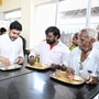 మంగళగిరి నియోజక వర్గంలో అన్నా క్యాంటీన్ ప్రారంభించిన తర్వాత స్థానికులతో కలిసి అల్పాహారం తీసుకుంటున్న మంత్రి నారా లోకేష్ <p>మంగళగిరి నియోజక వర్గంలో అన్నా క్యాంటీన్ ప్రారంభించిన తర్వాత స్థానికులతో కలిసి అల్పాహారం తీసుకుంటున్న మంత్రి నారా లోకేష్</p>