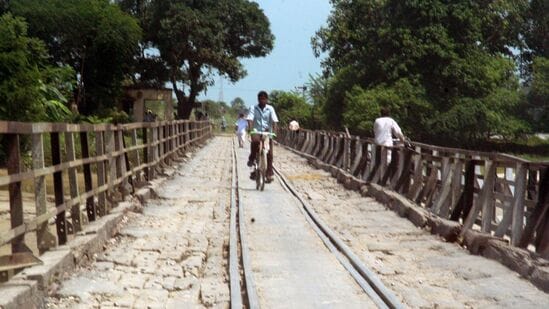 బిహార్ లో నెల వ్యవధిలో కుప్పకూలిన 15 వంతెనలు