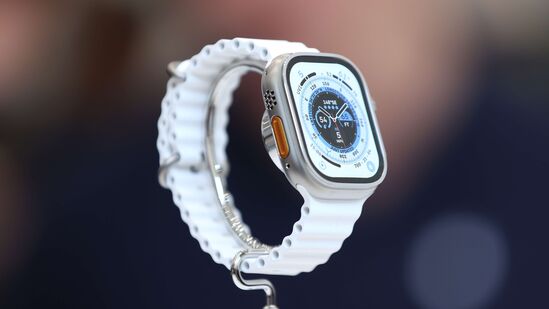 Apple Watch అల్ట్రా 3: Apple Watch అల్ట్రా 3 గురించి కూడా లీక్స్ వస్తున్నాయి. అయితే గత రెండేళ్లలో కొత్త ఐఫోన్ సిరీస్ లాంచ్ తో పాటు వాచ్ ను కంపెనీ ఆవిష్కరిస్తోంది. పెద్ద అప్ గ్రేడ్ లు ఏవీ ఆశించనప్పటికీ, స్మార్ట్ వాచ్ వేగవంతమైన చిప్ సెట్, కొన్ని ఏఐ ఆధారిత ఫీచర్లతో రావచ్చు.&nbsp;