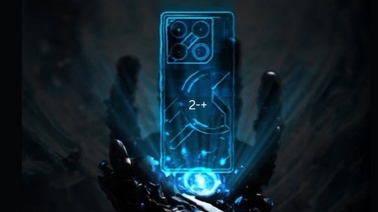 Infinix GT 20 Pro 5G:&nbsp; ఈ జాబితాలోని తదుపరి స్మార్ట్ఫోన్ ఇన్ఫినిక్స్ జీటీ 20 ప్రో 5జీ, ఇది మీడియాటెక్ డైమెన్సిటీ 8200 ప్రాసెసర్తో 8 జీబీ ర్యామ్, 256 జీబీ స్టోరేజ్తో పనిచేస్తుంది. ఇన్ఫినిక్స్ జిటి 20 ప్రో 5 జి ఆకట్టుకునే పనితీరుతో ఉన్న గేమింగ్-సెంట్రిక్ స్మార్ట్ఫోన్. ఇన్ఫినిక్స్ జీటీ 20 ప్రో 5జీ ప్రారంభ ధర రూ.24,999