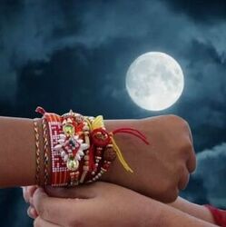 <p>ఈ సంవత్సరం రక్షా బంధన్‌ రోజున అనేక శుభకార్యాలు జరుగుతాయి. రక్షా బంధన్ రోజు శ్రావణ పౌర్ణమి. రక్షా బంధన్ పండుగ ఆగష్టు 19న జరుపుకొంటారు. భద్ర కాలం 7 గంటల 39 నిమిషాలు ఉంటుంది. వైదిక క్యాలెండర్ ప్రకారం శ్రావణ మాసంలో శుక్లపక్ష పౌర్ణమి రోజున రక్షా బంధన్ జరుపుకుంటారు. రక్షా బంధన్ పర్వదినాన్ని పురస్కరించుకుని భద్ర నీడ పడకుండా ప్రత్యేక జాగ్రత్తలు తీసుకుంటారు. ఆ సమయంలో చేసిన పని సత్ఫలితాలను ఇవ్వదని విశ్వాసం ఉంది. రాఖీ కట్టడానికి సరైన సమయం ఏంటో తెలుసుకోండి.</p>