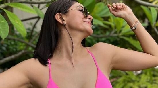 Mrunal Thakur Bold Photos: అప్పుడప్పుడూ మృణాల్ బికినీల్లోనూ కనిపించి మురిపిస్తుంది