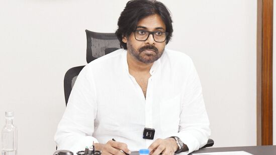 డిప్యూటీ సీఎం పవన్ కల్యాణ్ కీలక ఆదేశాలు ఇచ్చారు. ఉపాధి హామీ పథకంలో చేపట్టాల్సిన పనుల ఆమోదం కోసం ఈ 23న రాష్ట్ర వ్యాప్తంగా అన్ని గ్రామ పంచాయతీల్లో గ్రామ సభలు నిర్వహించాలని ఆదేశించారు.&nbsp;
