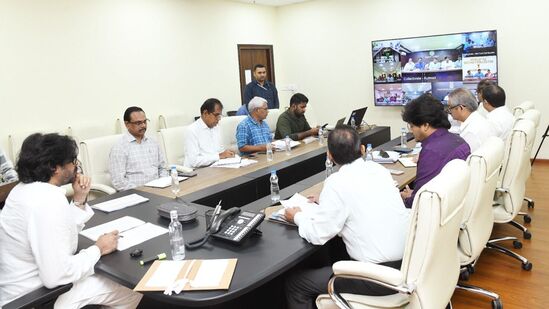 ఈ నెల 23వ తేదీన రాష్ట్రవ్యాప్తంగా అన్ని గ్రామ పంచాయతీల్లో గ్రామ సభల నిర్వహణ చేపట్టాలని డిప్యూటీ సీఎం పవన్ కల్యాణ్ ఆదేశించారు. ఉపాధి హామీ పథకం పరిధిలో 46 రకాలైన పనులు చేపట్టవచ్చని తెలిపారు. &nbsp;