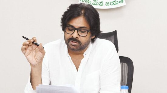 ఉపాధి హామీ పథకం ద్వారా రూ. వేల కోట్లు నిధులు వెచ్చిస్తున్నామని పవన్ కల్యాణ్ తెలిపారు. ప్రతి రూపాయి బాధ్యతతో వ్యయం చేయాలని, ఉపాధి హామీ పథకం లక్ష్యం అందుకోవాలన్నారు. జిల్లా స్థాయి అధికారుల నుంచి, మండల, గ్రామ స్థాయిలో ఉన్న అధికారులు ఈ పథకం పనులు అమలులో బాధ్యత తీసుకోవాలన్నారు. సోషల్ ఆడిట్ విభాగం పకడ్బందీగా వ్యవహరించాలని సూచించారు.