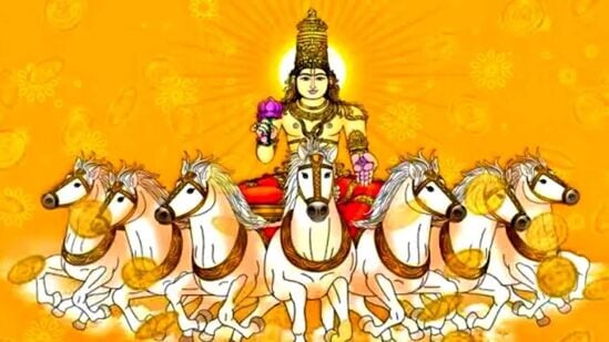సింహం : ఈ రాశి వారికి సూర్యుని రాక లాభదాయకంగా ఉంటుంది. ఆర్థికంగా కూడా లాభాలు పొందుతారు. మీ ఆత్మవిశ్వాసం పెరుగుతుంది. చాలా కాలంగా పెండింగ్ లో ఉన్న పని పూర్తవుతుంది. విదేశాల్లో పనిచేయాలనే కల నెరవేరుతుంది.