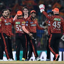 <p>Sunrisers Hyderabad Retentions: ఐపీఎల్ 2024లో సన్ రైజర్స్ హైదరాబాద్ ట్రోఫీ గెలవకపోయినా ఫైనల్ చేరి అద్భుత ప్రదర్శన చేసింది. ఈ సీజన్లో దీనికి కారణమైన నలుగురు ప్లేయర్స్ ను వచ్చే సీజన్ మెగా వేలానికి ముందు రిటెయిన్ చేసుకోవాలని సన్ రైజర్స్ ఫ్రాంఛైజీ భావిస్తోంది.</p>