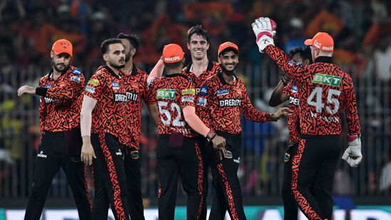 Sunrisers Hyderabad Retentions: ఐపీఎల్ 2024లో సన్ రైజర్స్ హైదరాబాద్ ట్రోఫీ గెలవకపోయినా ఫైనల్ చేరి అద్భుత ప్రదర్శన చేసింది. ఈ సీజన్లో దీనికి కారణమైన నలుగురు ప్లేయర్స్ ను వచ్చే సీజన్ మెగా వేలానికి ముందు రిటెయిన్ చేసుకోవాలని సన్ రైజర్స్ ఫ్రాంఛైజీ భావిస్తోంది.