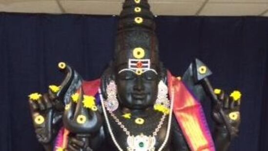 కుంభ రాశి: కుంభ రాశి వారికి శని తిరోగమన మార్గం ఒక వరం. ఈ రాశి వారికి ముందుగా నిలిచిపోయిన ధనం లభించే సూచనలు ఉన్నాయి. శనిదేవుడు మీ రాశి నుండి లగ్న గృహంలో ఉంటాడు, తద్వారా మీరు ఇంతకు ముందు కోల్పోయిన దానిని తిరిగి పొందుతారు. మొత్తం మీద, సమయం మీకు చాలా మంచిది. సంతోషంగా జీవించడానికి సమయం ఆసన్నమైంది.&nbsp;