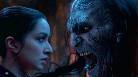 Stree 2 Villain: శ్రద్ధ కపూర్, రాజ్ కుమార్ రావ్ నటించిన స్త్రీ 2 మూవీ ఇప్పుడు బాలీవుడ్ బాక్సాఫీస్ ను షేక్ చేస్తోంది. ఈ హారర్ కామెడీ మూవీ ప్రేక్షకులకు తెగ నచ్చేసింది. అయితే ఈ సినిమాలో సర్కటా అనే విలన్ పాత్ర పోషించిన వ్యక్తి, అతని ఎత్తు గురించి ఇప్పుడు చర్చ నడుస్తోంది.