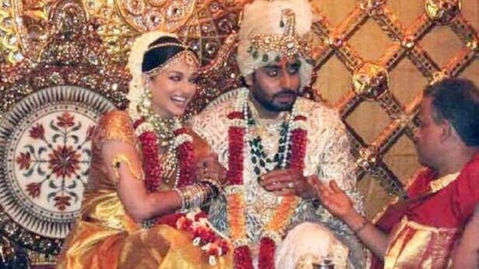 Abhishek Aishwarya Marriage: అభిషేక్, ఐశ్వర్యా రాయ్ పెళ్లిలో చేయి కోసుకున్న జాన్వీ కపూర్.. అతడు నా వాడంటూ రచ్చ!