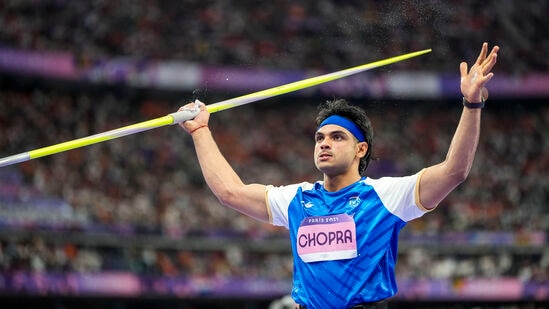 Neeraj Chopra Diamond League: లౌసానె డైమండ్ లీగ్ లో నీరజ్ చోప్రా మొదటి నాలుగు త్రోల తర్వాత నాలుగో స్థానంలో నిలిచాడు. డైమండ్ లీగ్ నిబంధనల ప్రకారం మొదటి ఐదు త్రోల తర్వాత టాప్ 3లో ఉన్న వాళ్లే ఆరో త్రో వేస్తారు. నీరజ్ మాత్రం మొదటి నాలుగు త్రోలను 82.10, 83.21, 83.13, 82.34 మీటర్ల దూరం వేశాడు.