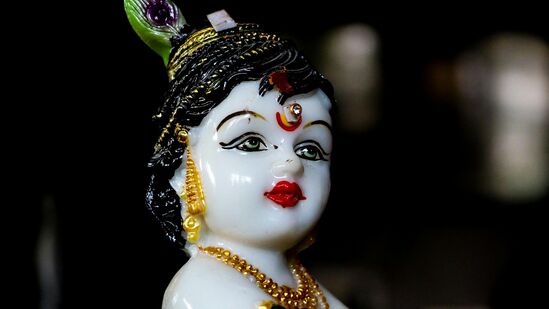 శ్రీకృష్ణ జన్మాష్టమి ప్రతి సంవత్సరం శ్రావణ మాసం కృష్ణపక్షంలోని ఎనిమిదవ రోజున, జరుపుకుంటారు, ఇది హిందూ క్యాలెండర్ ప్రకారం ఆగస్ట్ 26న్ వచ్చింది. సాధారణంగా ఈ పండుగను రెండు రోజుల పాటు జరుపుకుంటారు.
