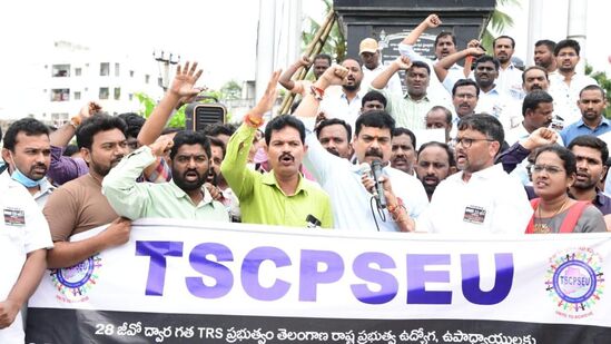 ఉద్యోగుల ఆందోళన