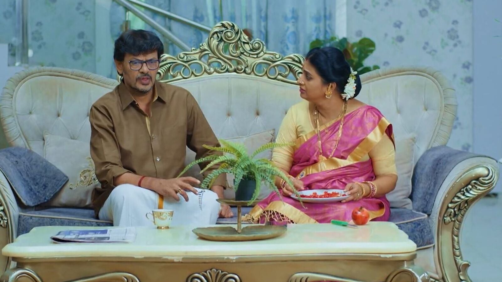 Karthika deepam august 24th episode: దీపను మెచ్చుకున్న పారిజాతం, కావేరీ ఫోన్ కాల్ తో కాంచనకు దొరికిపోయిన శ్రీధర్