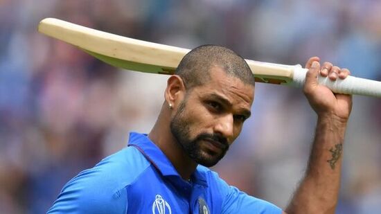 వందో వ‌న్డేలో సెంచ‌రీ చేసిన ఏకైక టీమిండియా క్రికెట‌ర్‌గా ధావ‌న్ పేరిట రికార్డ్ ఉంది. ఇంట‌ర్నేష‌న‌ల్ క్రికెట్‌లో ప‌దిమంది మాత్ర‌మే ఈ రికార్డ్ సాధించారు. అందులో ధావ‌న్ ఒక‌రు.&nbsp;