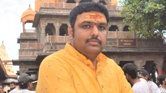 ఆధ్యాత్మిక వేత్త పంచాంగకర్త బ్రహ్మశ్రీ చిలకమర్తి ప్రభాకర చక్రవర్తి శర్మ 
