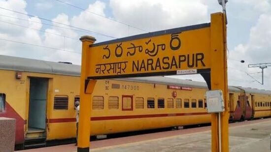 అంతర్వేది రాజమండ్రికి 100 కిలోమీటర్ల దూరంలో ఉంది. ఫ్లైట్ ద్వారా వస్తే.. రాజమండ్రి నుంచి రావొచ్చు. అక్కడి నుంచి ప్రైవేట్ వాహనాలు అందుబాటులో ఉంటాయి. ట్రైన్‌లో రావాలనుకుంటే.. నరసాపురం, పాలకొల్లు స్టేషన్లు దగ్గర్లో ఉంటాయి. అంతర్వేది నుంచి 25 కిలో మీటర్ల దూరంలోనే పాలకొల్లు, నరసాపురం రైల్వే స్టేషన్లు ఉన్నాయి.&nbsp;