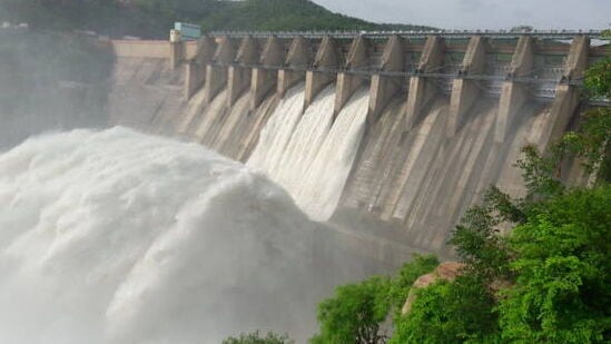 “DAILY SRISAILAM TOUR” పేరుతో తెలంగాణ టూరిజం వెబ్ సైట్ లో ఈ టూర్ ప్యాకేజీ అందుబాటులో ఉంటుంది. &nbsp;హైదరాబాద్ నుంచి జర్నీ స్టార్ట్ అవుతుంది. ఏసీ, నాన్ ఏసీ బస్సు సౌకర్యం ఉంటుంది. ఎంచుకున్న దానిబట్టి టికెట్ ధరలు ఉంటాయి. ప్రతిరోజు హైదరాబాద్ పర్యాటక భవన్, బషీర్‌బాగ్‌ నుంచి బ‌స్సులు అందుబాటులో ఉంటాయి.