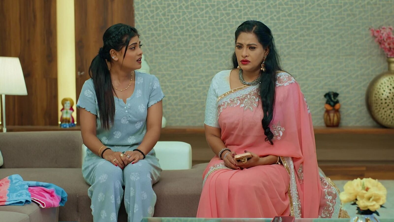 Karthika Deepam 2 Today Episode: కార్తీక్ ప్రాణాలు కాపాడింది దీప‌నే - ట్విస్ట్ రివీల్‌ - కూతురి ప్రేమ‌పై కావేరి ఆరాలు