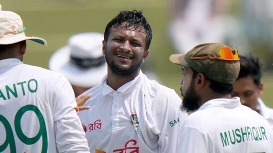 Shakib Al Hasan World Record: షకీబల్ హసన్ ఇప్పటి వరకూ 68 టెస్టుల్లో 241 వికెట్లు, 247 వన్డేల్లో 317 వికెట్లు, 129 టీ20ల్లో 149 వికెట్లు తీసుకున్నాడు.