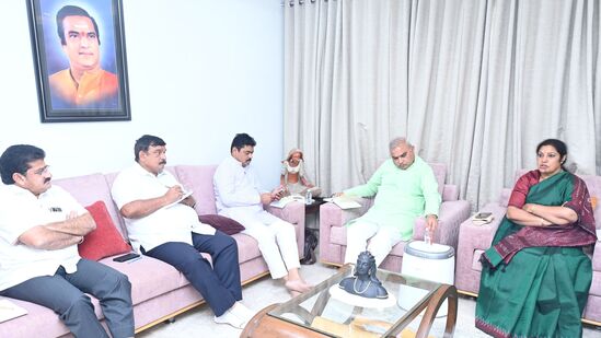 ఏపీలో అధికారంలో ఉన్న ఎన్డీఏ కూటమి పార్టీల మధ్య ఇటీవల &nbsp;నామినేటెడ్ పదవుల విషయంలో &nbsp;ప్రతిష్టంభన ఏర్పడింది. నామినేటెడ్ పదవుల్లో బీజేపీకి సమాన ప్రాతినిధ్యం కావాలనే డిమాండ్ ఆ పార్టీ నేతల్లో ఉంది.&nbsp;