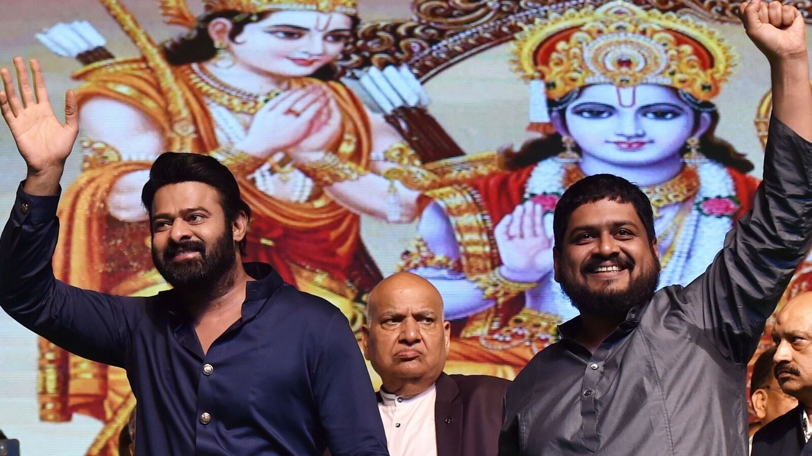 Prabhas: ప్రభాస్‌ని పొగిడి ఫ్యాన్స్‌తో మళ్లీ తిట్టించుకున్న డైరెక్టర్ ఓం రౌత్, వెంటాడుతున్న ఆదిపురుష్ ఎఫెక్ట్