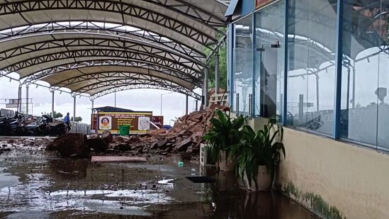 ఇంద్రకీలాద్రి ఆలయం వద్ద పరిస్థితి ఇంద్రకీలాద్రి ఆలయం వద్ద పరిస్థితి