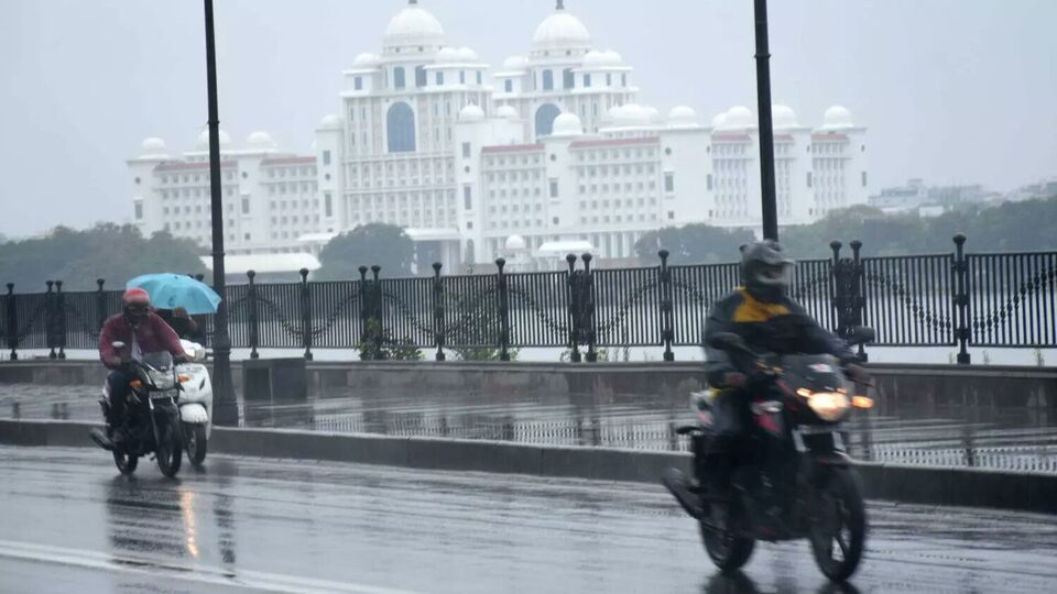 Hyderabad Rains: హైదరాబాద్ వాసులారా జాగ్రత్త.. అవసరం ఉంటేనే బయటకు రండీ.. మరోసారి మూసీ వరదలు!