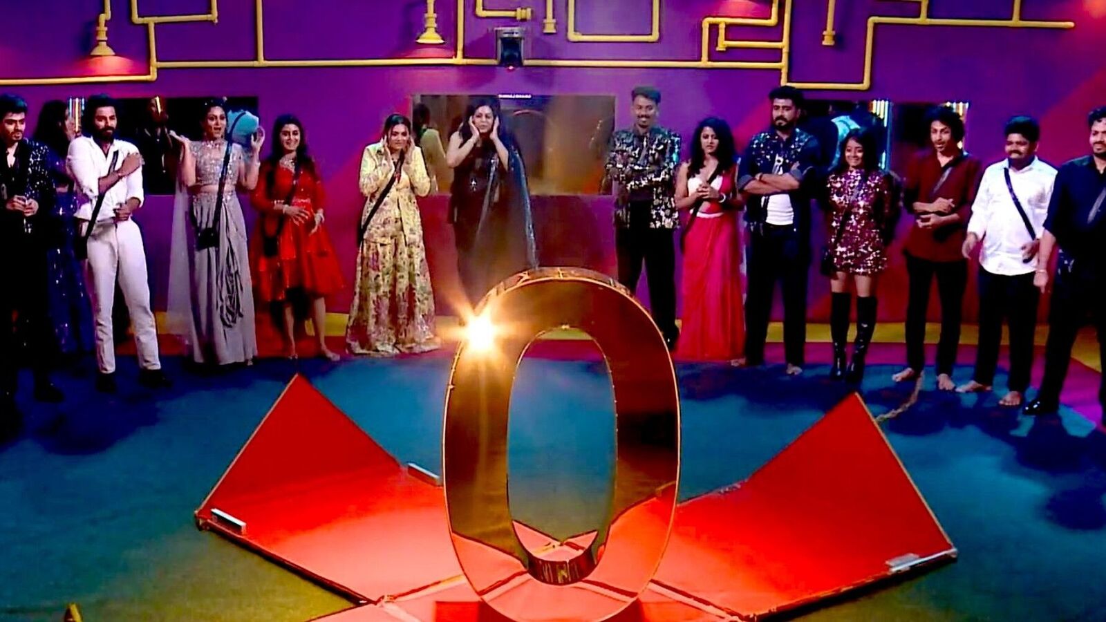 Bigg Boss 8 Telugu Contestants: బిగ్‍బాస్ హౌస్‍లోకి అడుగుపెట్టిన 14 మంది కంటెస్టెంట్లు వీరే.. ఏడు జంటలుగా..