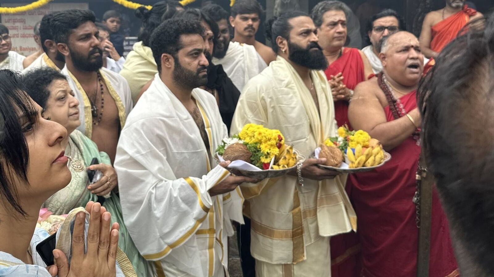 Jr NTR: కాంతార-1లో నటించనున్నారా? ఎన్టీఆర్ ఏం చెప్పారంటే.. తల్లితో కలిసి మూకాంబిక ఆలయాన్ని దర్శించుకున్న స్టార్ హీరో