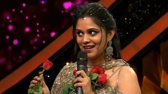 Bigg Boss Telugu 8: తొలి కంటెస్టెంట్‍కు ముద్దుతో వెల్‍కమ్ చెప్పిన నాగార్జున.. బడ్డీగా ఎవరు వెళ్లారంటే.. 