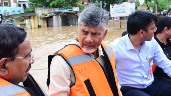 ఇతర ప్రాంతాల నుంచి అదనపు బోట్లు, టాక్టర్లు తక్షణం తెప్పించాలని సీఎం చంద్రబాబు ఆదేశించారు. సహాయక చర్యలు వేగవంతం చేయాలన్నారు. తక్షణం అందుబాటులో ఉన్న ప్యాక్డ్ ఫుడ్ బాధితులకు అందించాలన్నారు. &nbsp;