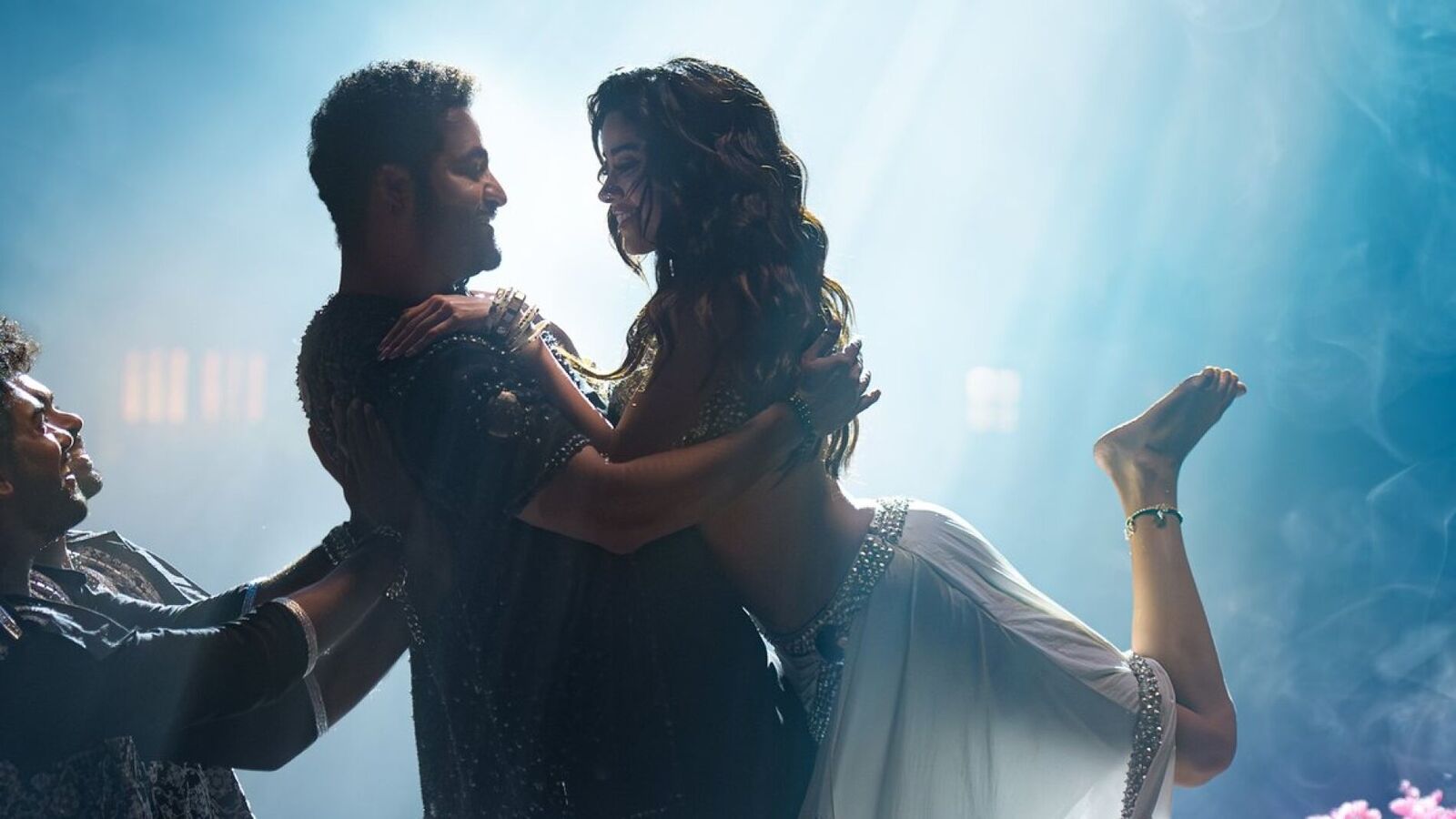 Devara Third Song Release Date: దేవర నుంచి మూడో పాట రిలీజ్‍ డేట్ ఫిక్స్.. రొమాంటిక్ డ్యూయెట్‍గా సాంగ్‍