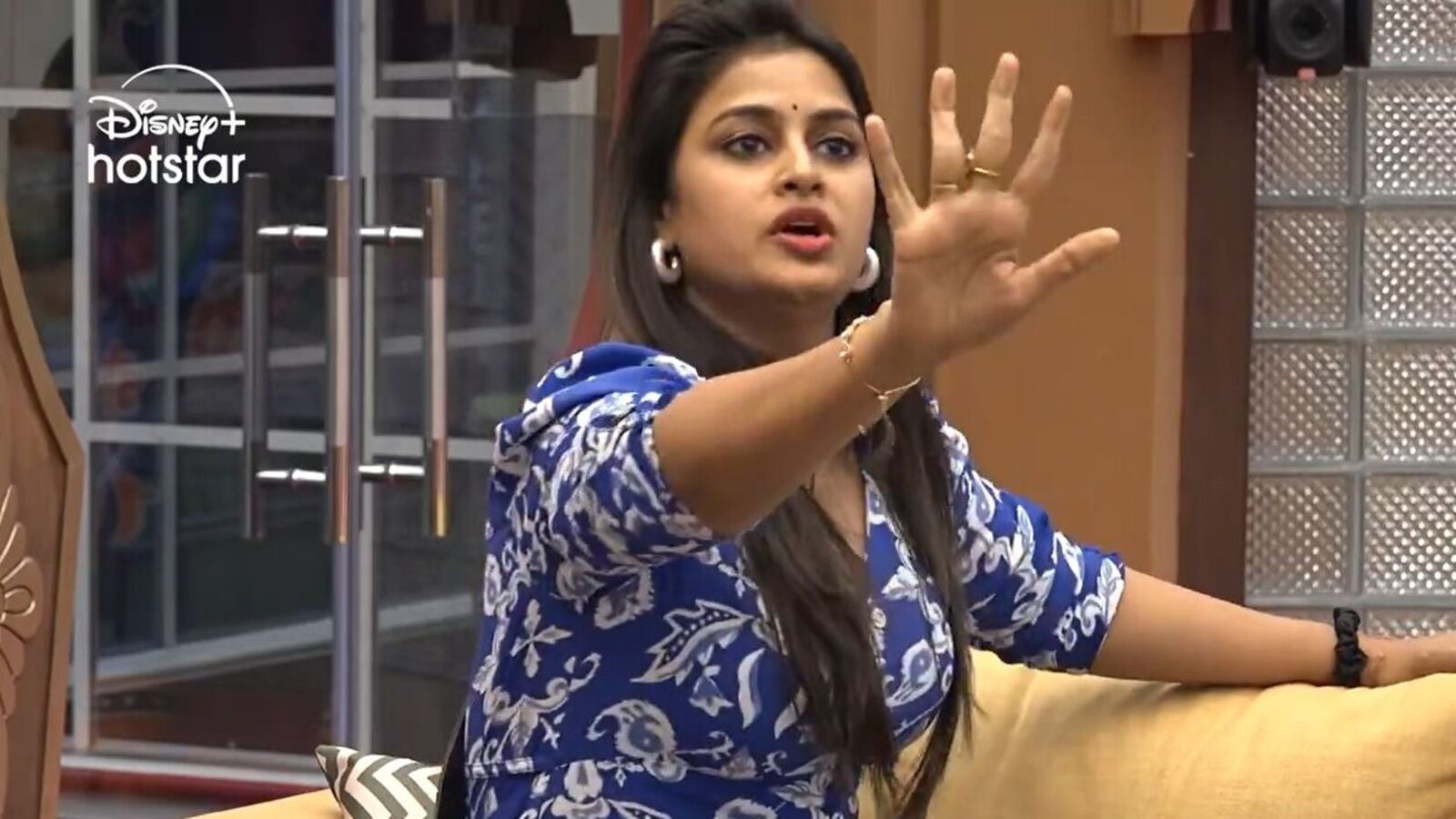 Bigg Boss Telugu 8 Today Promo: బిగ్ బాస్ హౌజ్‌లో తొలి రోజే గొడవ.. ఇంట్రెస్టింగ్‌గా పట్టుకోనే ఉండండి టాస్క్.. ప్రోమో