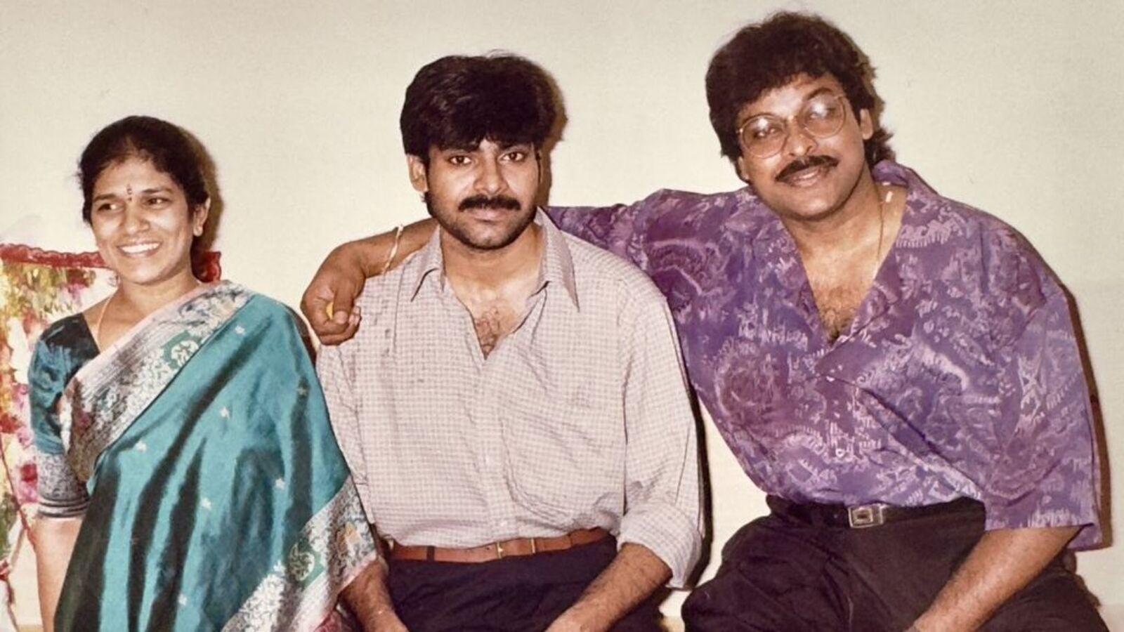 Pawan Kalyan Birthday: ఆంధ్రుల ఇంటి పెద్ద బిడ్డ.. నీలాంటి నాయకుడు కావాలి అంటూ పవన్‌కు చిరు బర్త్‌డే విషెస్.. చరణ్ కూడా..