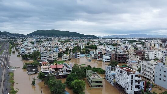 విజయవాడలో భారీ వర్షాలకు బుడమేరు వాగు నది ఉప్పొంగి ప్రవహించడంతో ముంపునకు గురైన ప్రాంతం