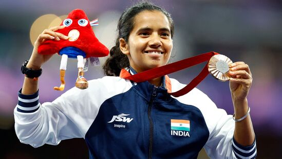 Paris Paralympics 2024: &nbsp;ట్రాక్ ఈవెంట్లో ఇండియాకు తొలి మెడల్ గెలిచిన పారాలింపియన్ గా ప్రీతి పాల్ నిలిచింది. ఆమె 100 మీటర్ల టీ35 ఈవెంట్లో ఈ మెడల్ గెలిచింది. ఆ తర్వాత 200 మీటర్ల టీ35 ఈవెంట్లోనూ ఆమె మరో బ్రాంజ్ మెడల్ సాధించి చరిత్ర సృష్టించింది.