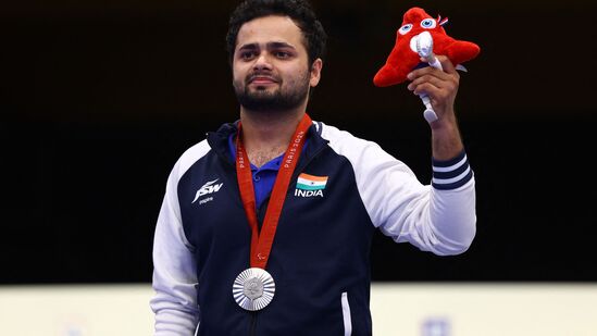 Paris Paralympics 2024: &nbsp;మెన్స్ 10 మీటర్ల ఎయిర్ పిస్టల్ ఎస్‌హెచ్ 1 ఈవెంట్లో మనీష్ నర్వాల్ కూడా సిల్వర్ మెడల్ గెలిచాడు.
