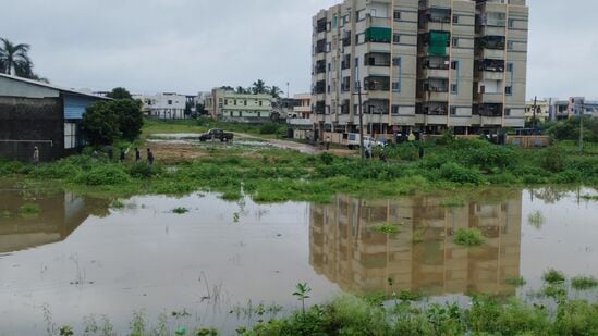 లోతట్టు ప్రాంతాల్లో నిలిచిన వర్షపు నీరు